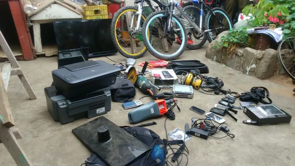 Detienen  a sujeto por porte de  arma y receptación de especies