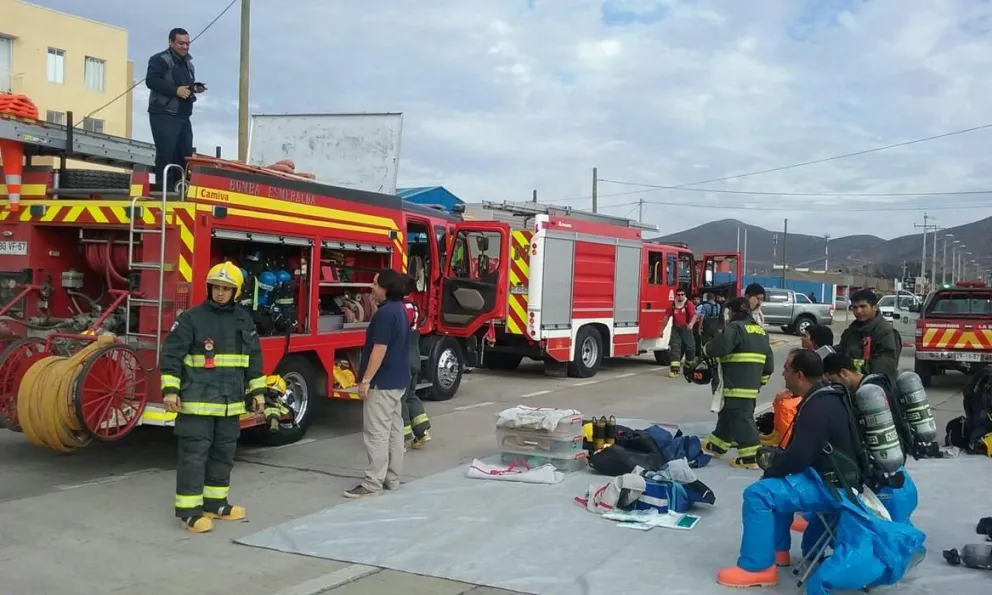 Bomberos  tomó las medidas necesarias para que no se produjera una situación mayor con los elementos contaminantes encontrados en la vía pública.