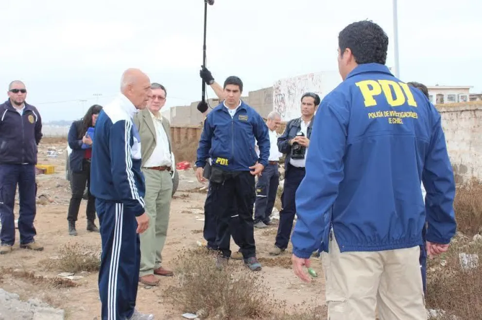 La PDI ha participado en distintas causas por violaciones a los derechos hgumanos, incluso reconstituciones de escenas, como el de la fotografía.