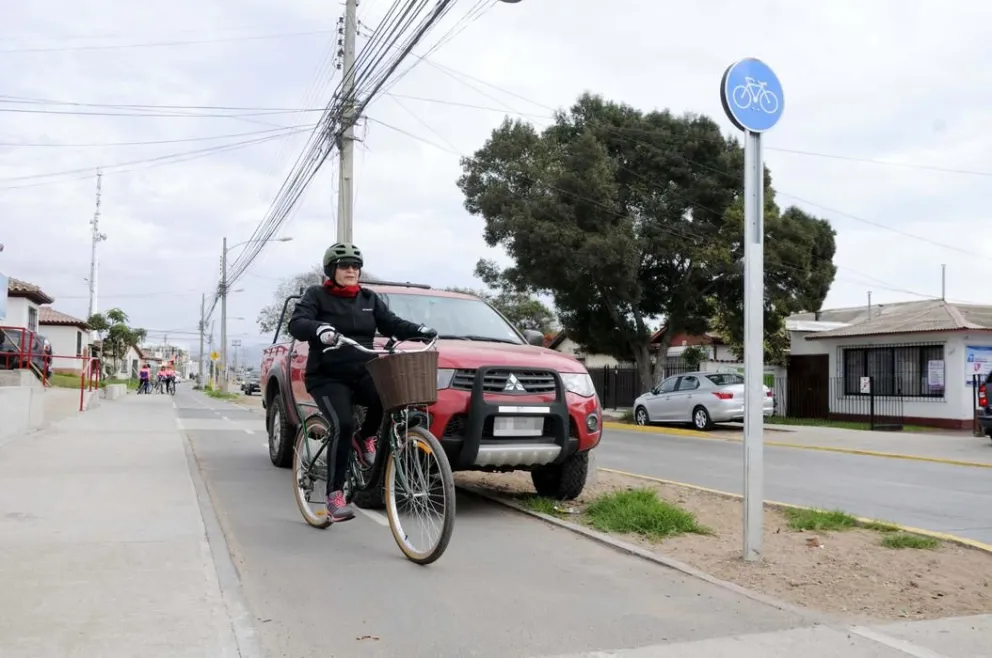 La principal falencia que reclaman los ciclistas en la región es la falta de fiscalización,  ya que los automovilistas no respetan las ciclovías y de igual manera se estacionan sobre ellas.