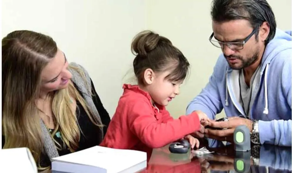 Hermes Gamonal, su hija Rafaella y su esposa han enfrentado esta enfermedad con entusiasmo y apoyando a otras familias que también lo requieren.
