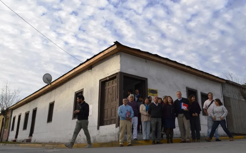 Los vecinos de Guayacán se reunieron con la SUBDERE y el municipio porteño para avanzar en el plan de revitalización,  y verificar la compra de 2 inmuebles en calle Lira.