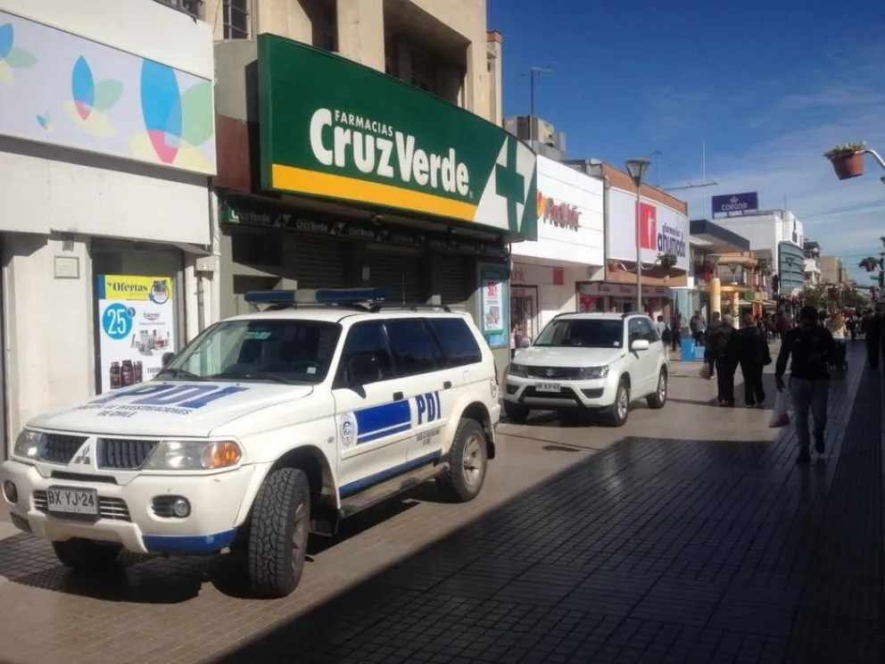 Roban ocho millones de pesos en farmacia Cruz Verde de Ovalle