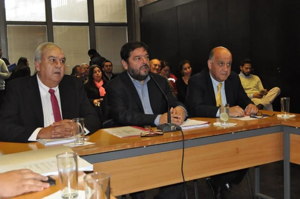Alcaldes acuerdan voto político por reconstrucción