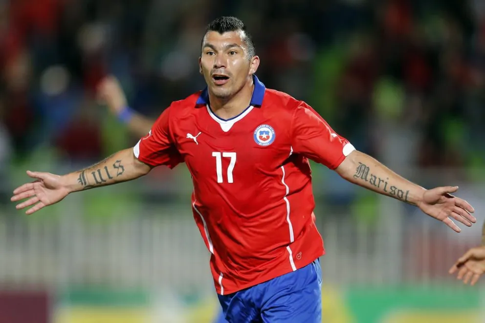 Gary Medel extrañará a Valdivia en la Copa América