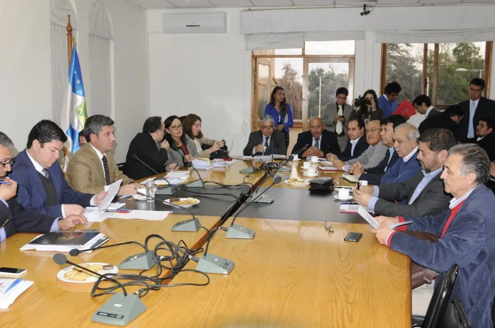 Alcaldes solicitan ampliar en un mes zona de emergencia