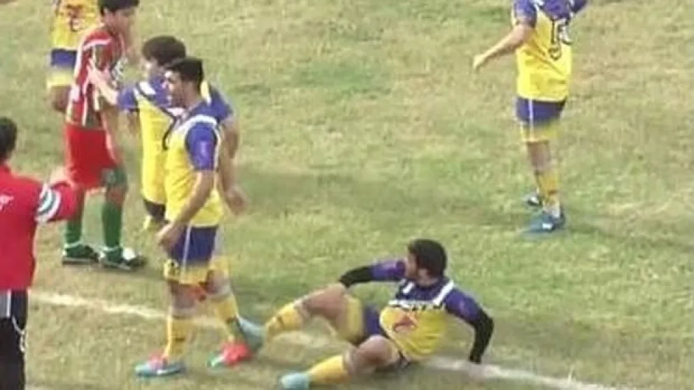 [VIDEO] Jugador argentino muere tras recibir golpe en la cabeza