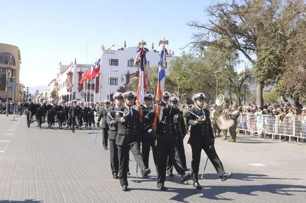 Con desfile y acto conmemoran el Día  de las Glorias Navales en La Serena