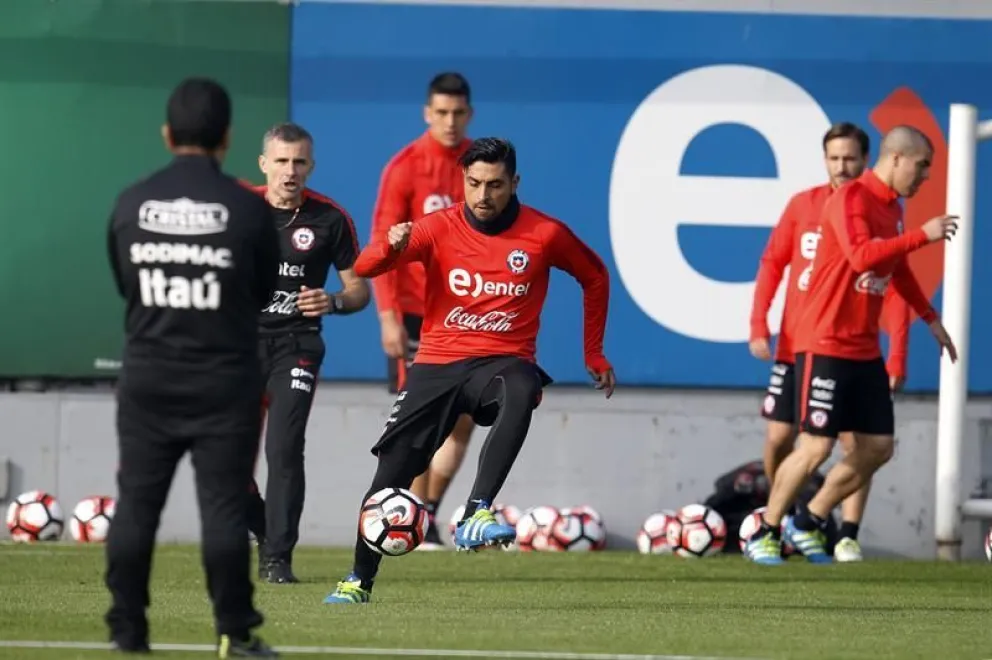 La Roja no siente presión por defender el título, dice Gonzalo Jara