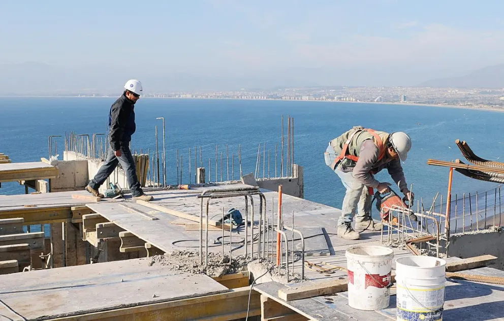 Economía regional se contrae un 0,9% por baja en construcción, minería y agro