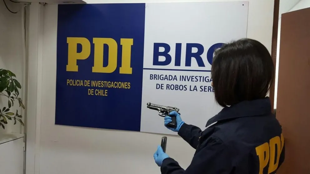 Detienen a sujetos portando arma de fuego y cuchillos en el centro de La Serena