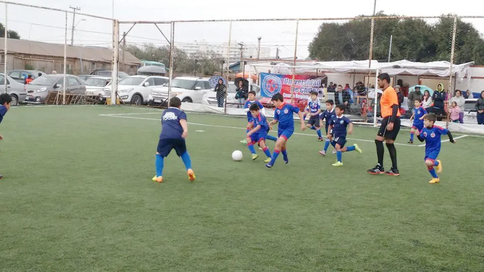 Lluvia no impidó que niños se disputaran la Copa Integración