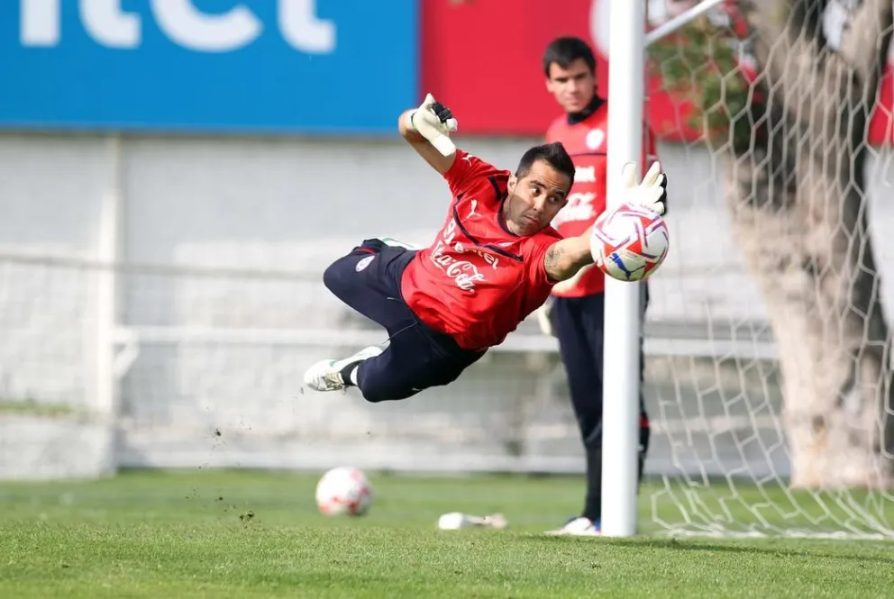 Claudio Bravo: “En el extranjero se habla de Chile de los malos manejos”