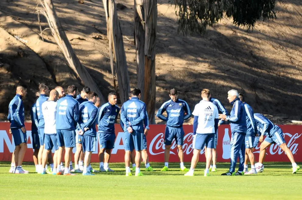 Presidente de la AFA: “Argentina no se baja de la Copa América”
