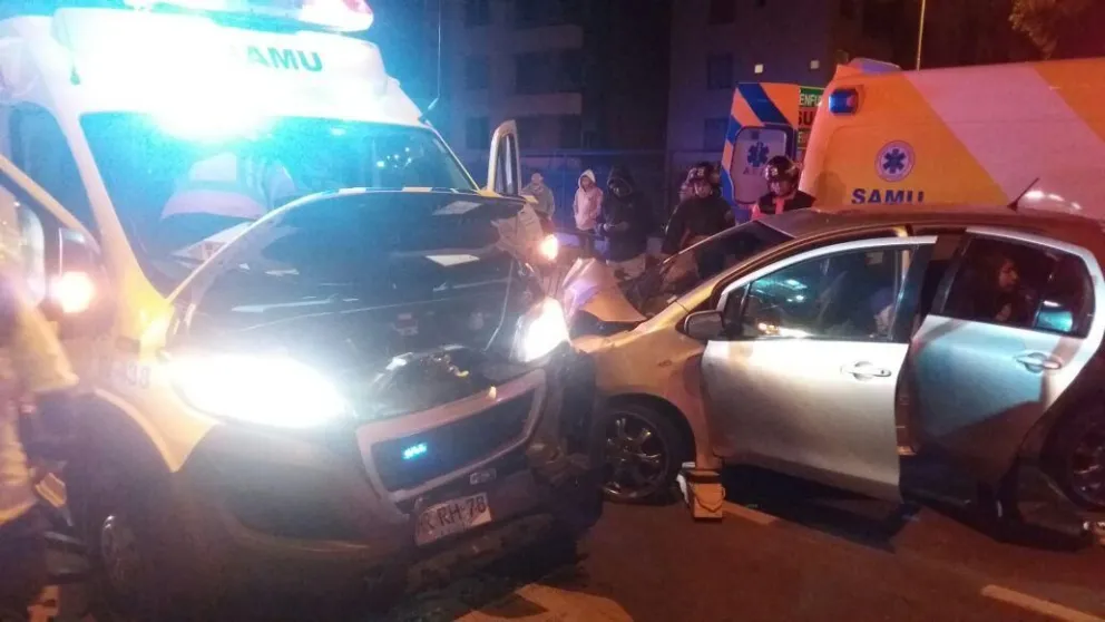 Mujer en estado de ebriedad choca con ambulancia del SAMU