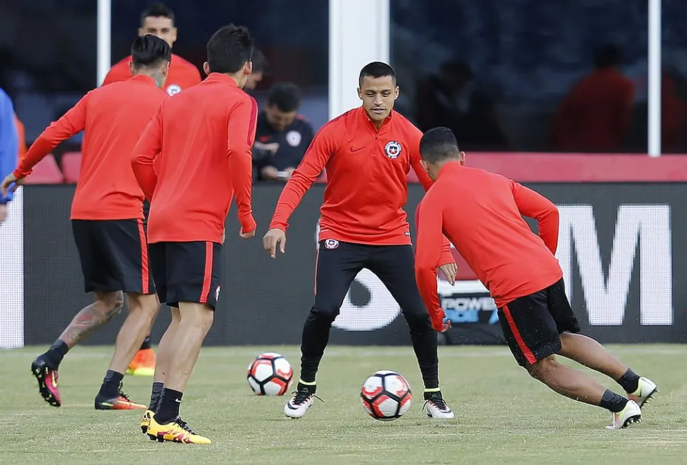 Chile se ve obligado a vencer a Bolivia para seguir en carrera