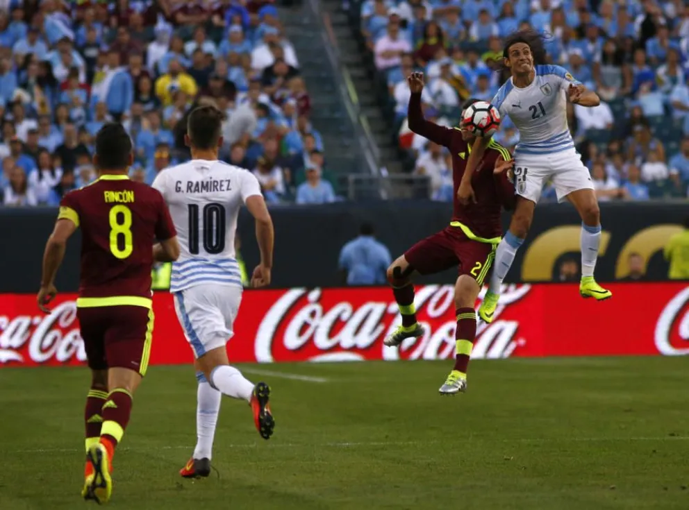 Un gol de Rondón deja a Venezuela cerca de los cuartos y hunde a Uruguay