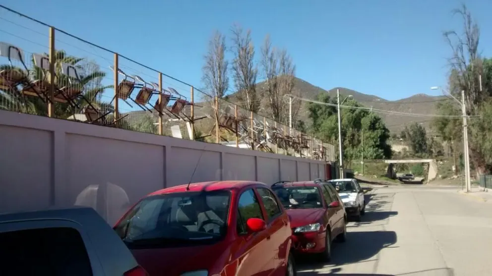 Alumnos se toman liceo en Illapel y exigen  salida de alumnas de otro colegio que han albergado