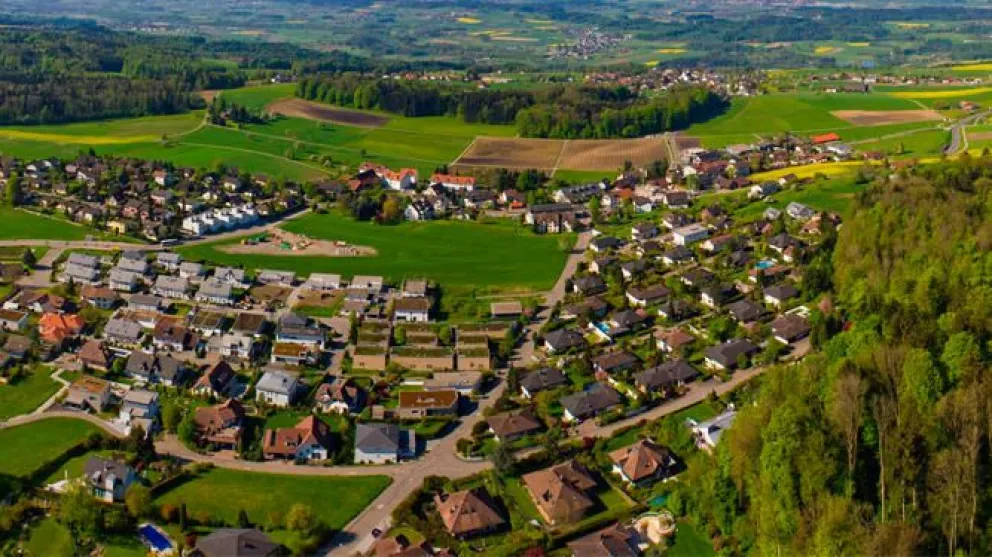 Un pueblo suizo paga 300.000 euros para no recibir a diez refugiados