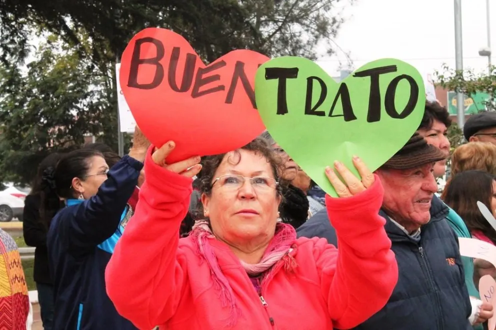 Adultos Mayores conmemoran  Día del Buen Trato con marcha