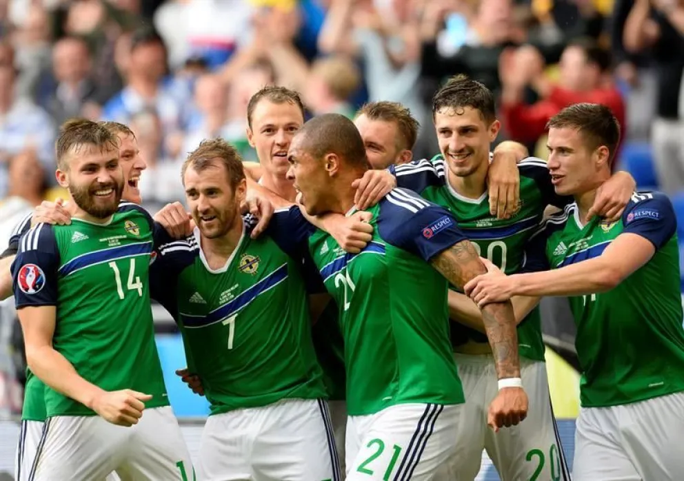 Irlanda del Norte logra su primer triunfo en una Eurocopa
