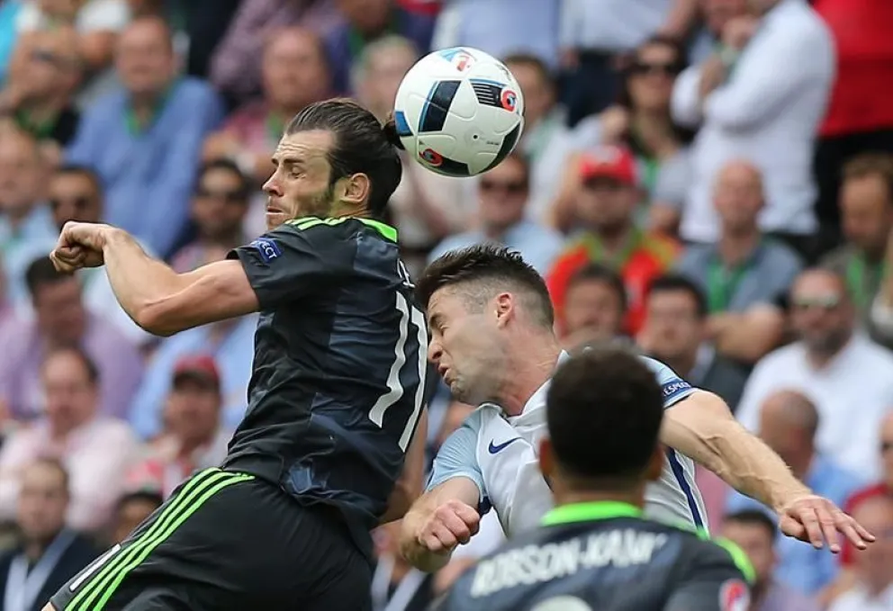 Inglaterra derrota a Gales con gol en los descuentos