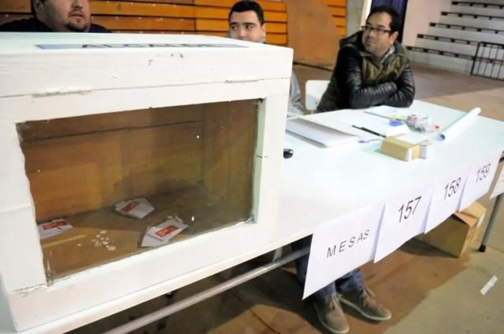 Candidatos votan confiados en que la concurrencia aumente durante la jornada