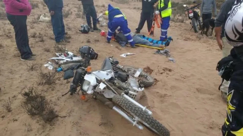 [VIDEO] Desconocidos atropellan a  motorista y lo dejan abandonado