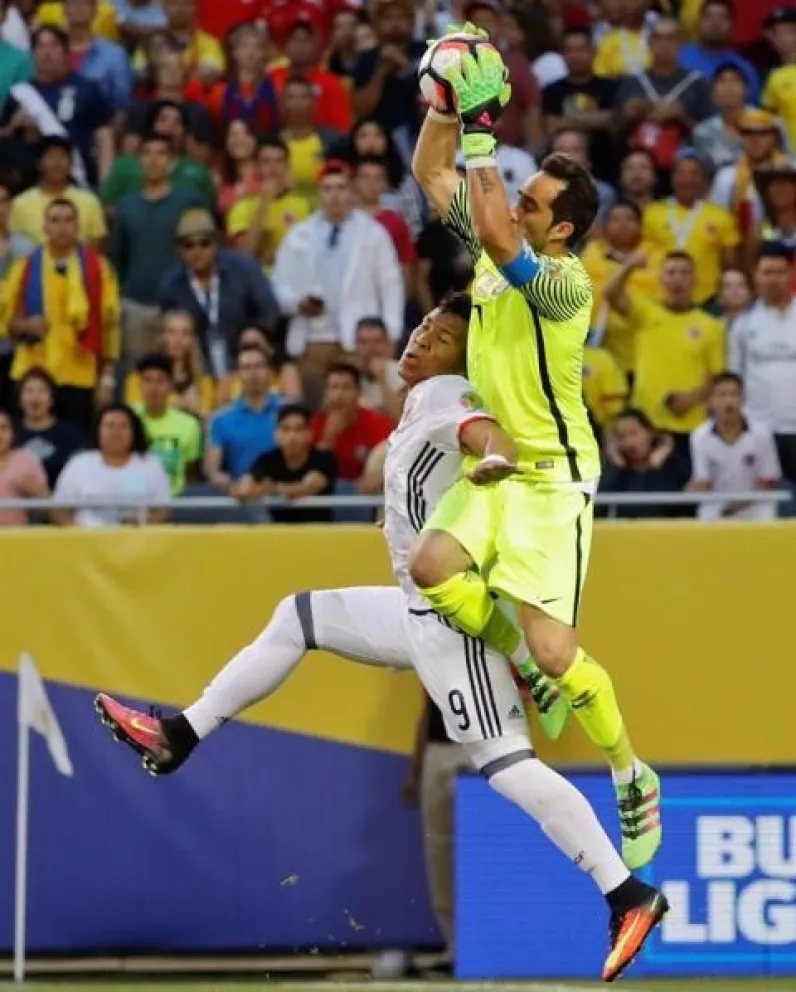 Claudio Bravo, genio y figura en el paso a la final