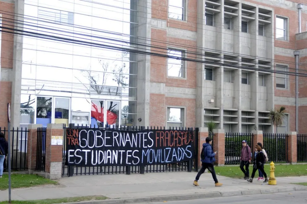 Estudiantes se toman dependencias de la U. Central por nula respuesta a sus demandas