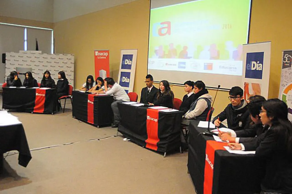 Colegios ganadores en Olimpiadas de  Actualidad seguirán competencia en agosto