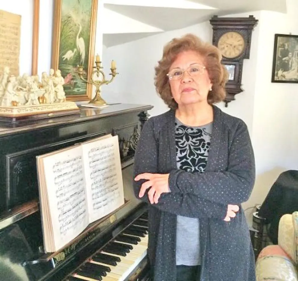 Escritora indaga en la música de las bandas militares