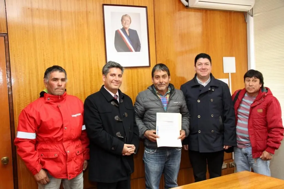 Pescadores del limarí reciben bono para potenciar su trabajo productivo