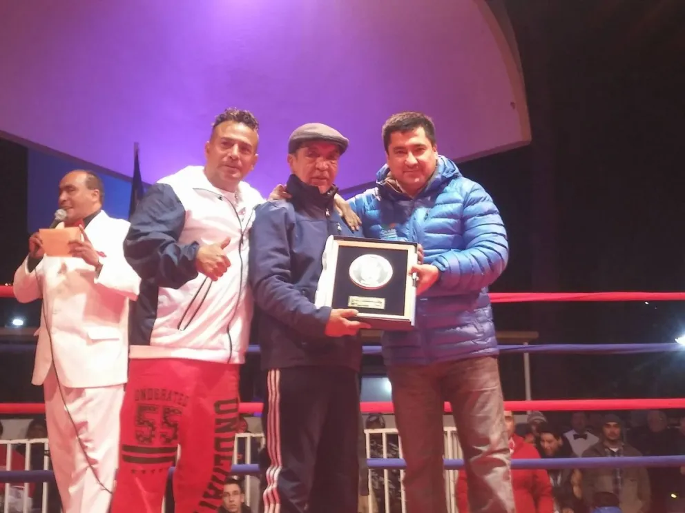 El exboxeador recibió un reconocimiento de la municipalidad de Ovalle.