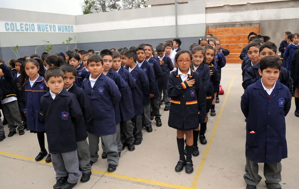 Alumnos del colegio Nuevo Mundo ingresan a clases