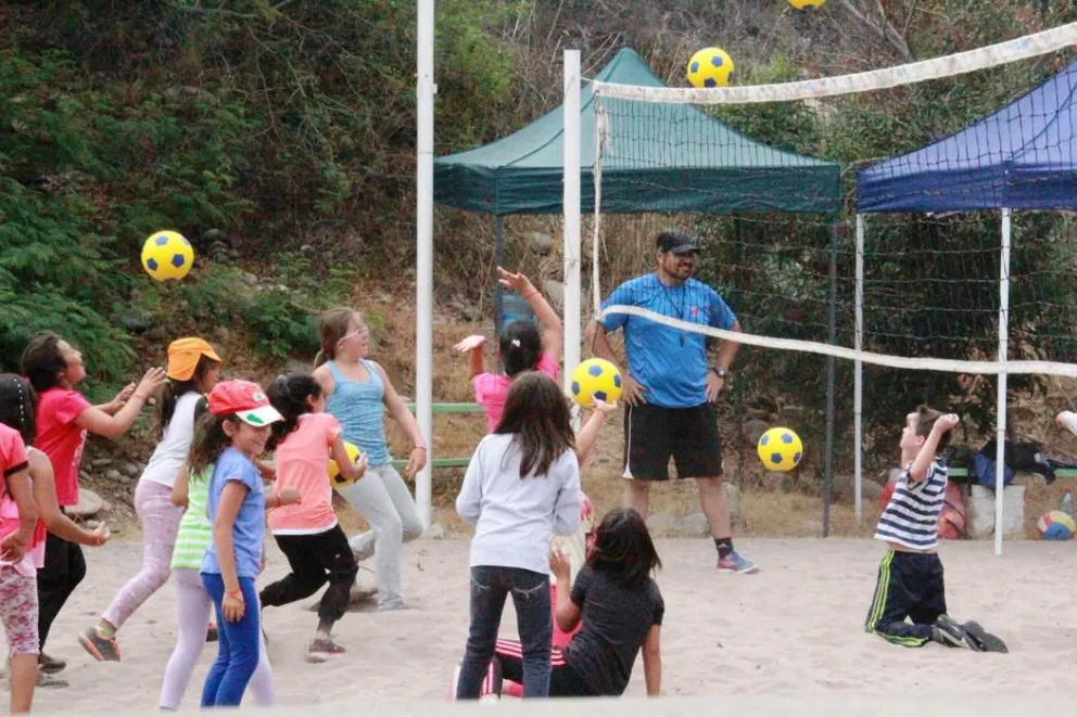 Escuelas de verano llenan de energía el Parque Cendyr de La Serena