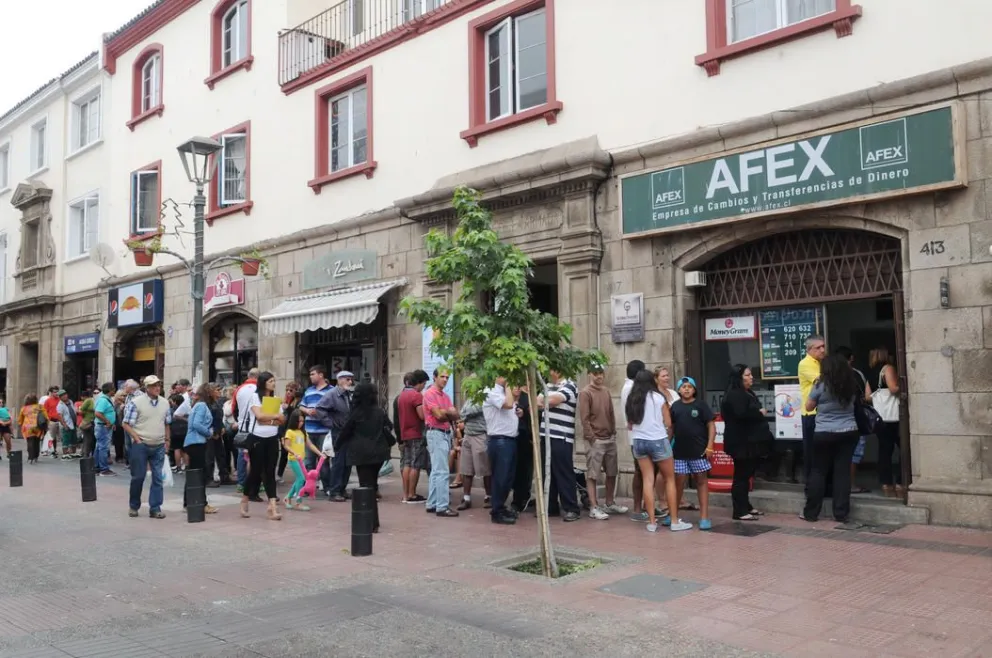 Fin a restricción de compra del dólar augura un alza en la llegada de turistas argentinos