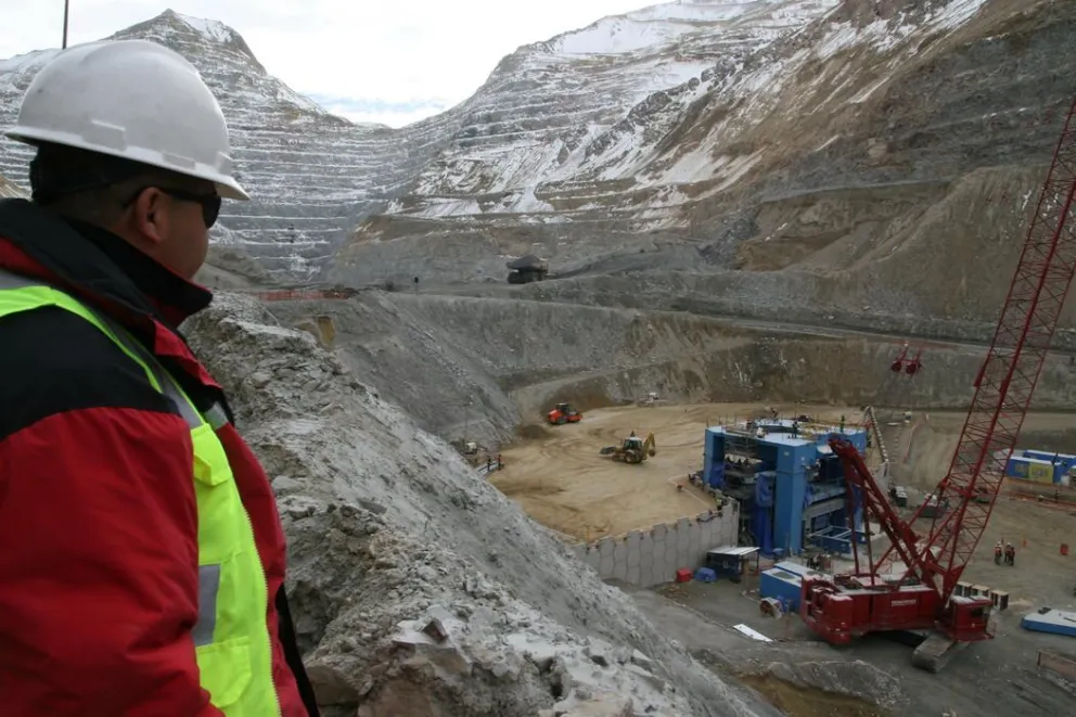 Mineras apelan a la ayuda del Gobierno por caída del cobre