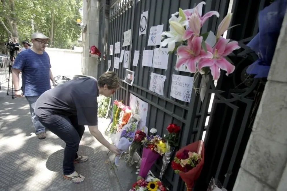 Seremi de la región golpeado por deceso de dos familiares en atentados de Francia
