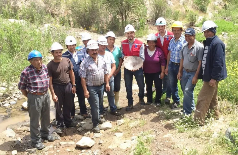 Pirquineros de los lavaderos de oro de Illapel reciben apoyo de la Seremi de Minería