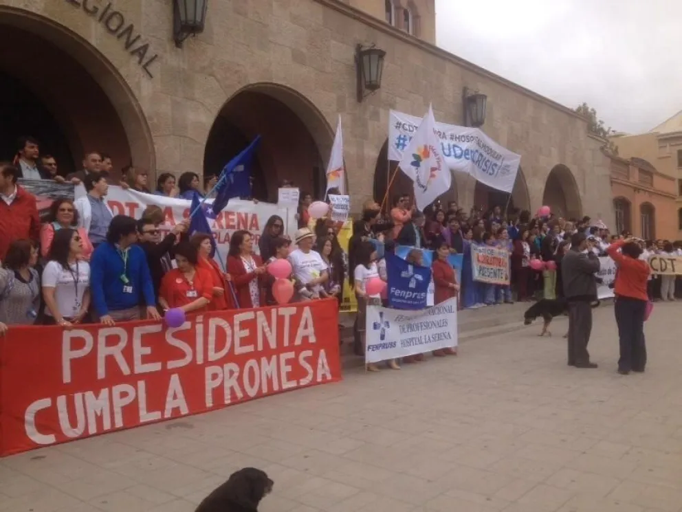 Gremios de la salud y comunidad marchan para exigir concreción del CDT en La Serena