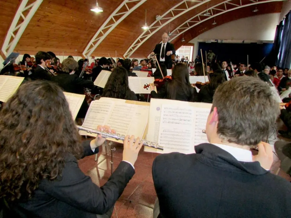 Orquesta Sinfónica Juvenil cautivó a comunidad estudiantil de La Pampa
