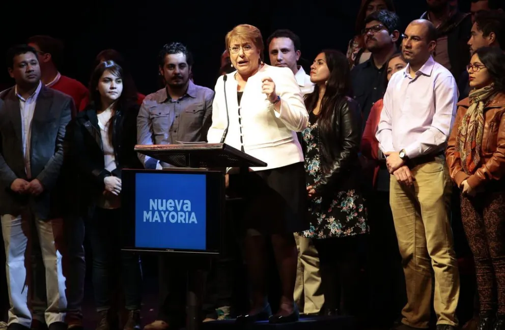 Bachelet admite que "hemos cometido errores" en 27 aniversario triunfo del NO