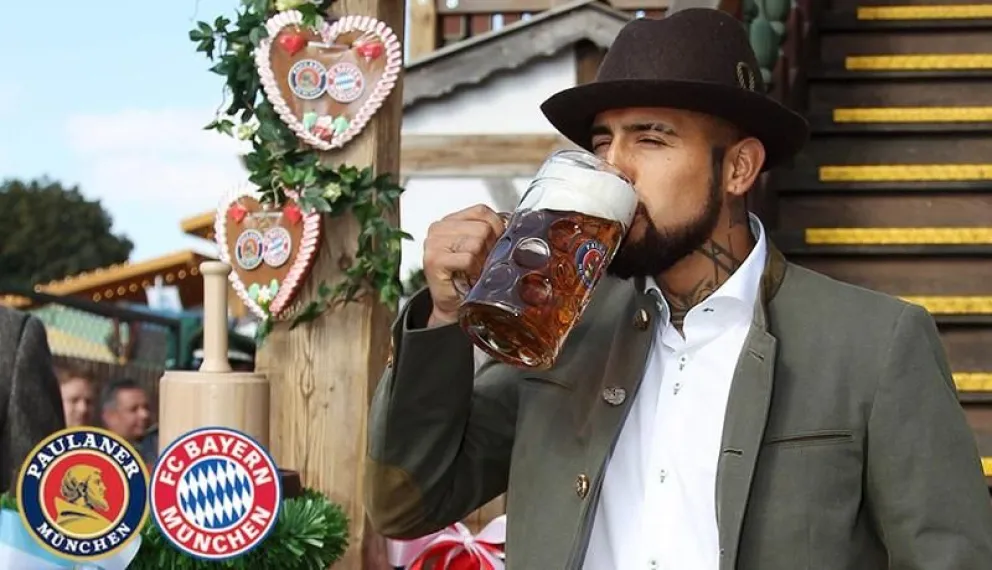 Las estrellas del FC Bayern celebran el perfecto  comienzo de la temporada en el Oktoberfest