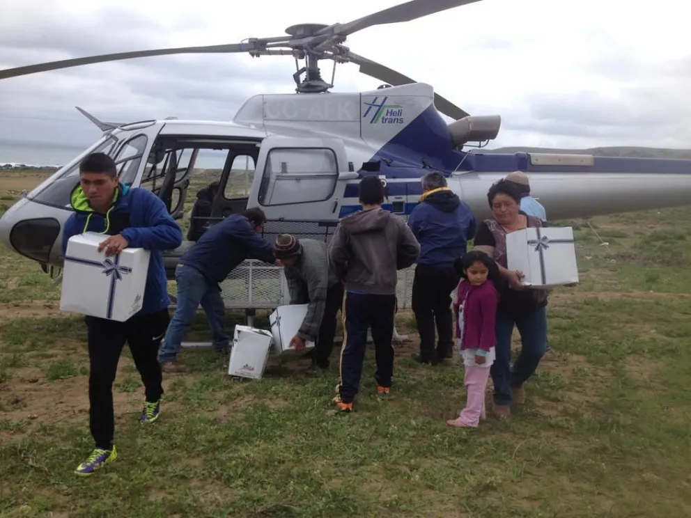 Con helicóptero, municipio de Ovalle acudió en ayuda de caletas afectadas por tsunami