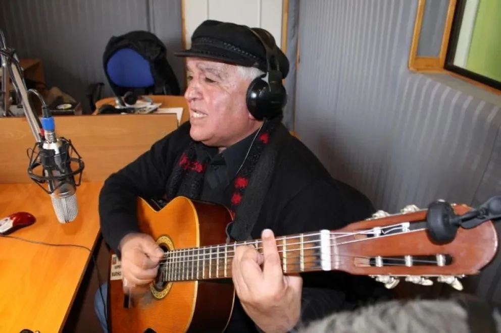 Folclorista Juan Cañeña invita a una noche de música latinoamericana