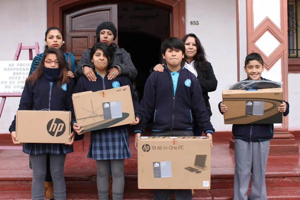 Alumnos de Elqui recibieron computadores del programa “Yo Elijo Mi PC”