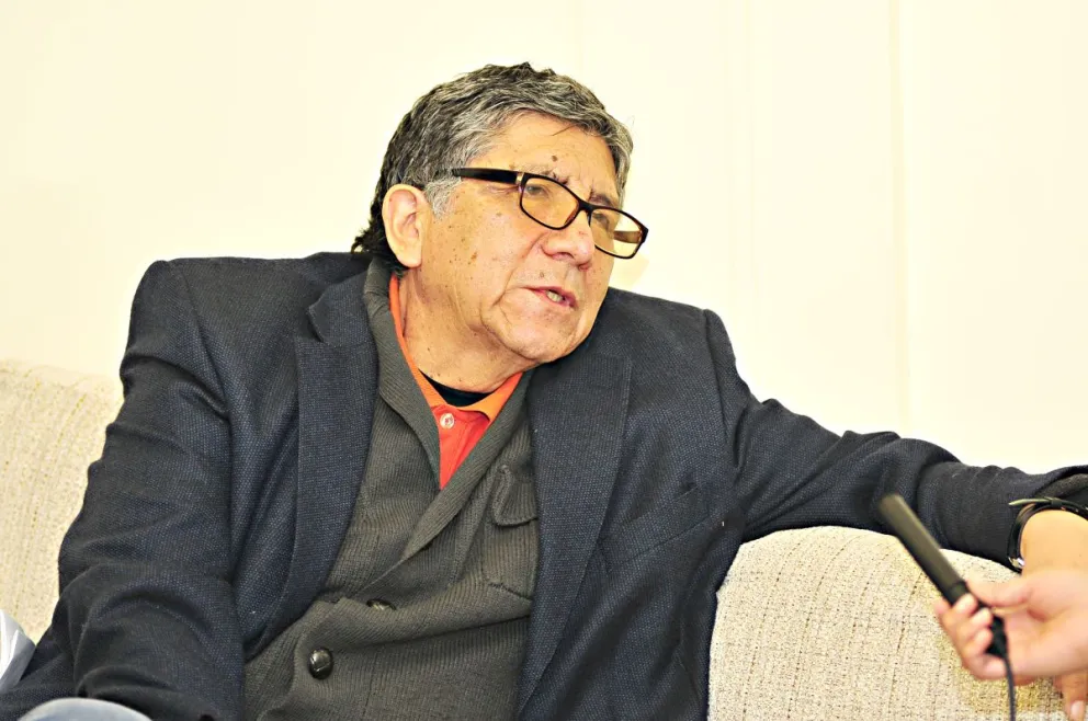 En todo caso, a pesar de haber declinado el cargo,  Calderón aún sigue asesorando  a la autoridad regional en la intendencia.