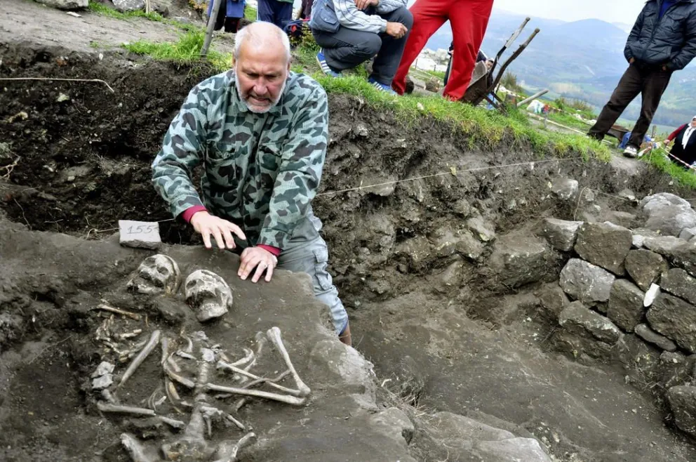 Hallan la tumba de un nuevo "vampiro" en un yacimiento medieval de Bulgaria