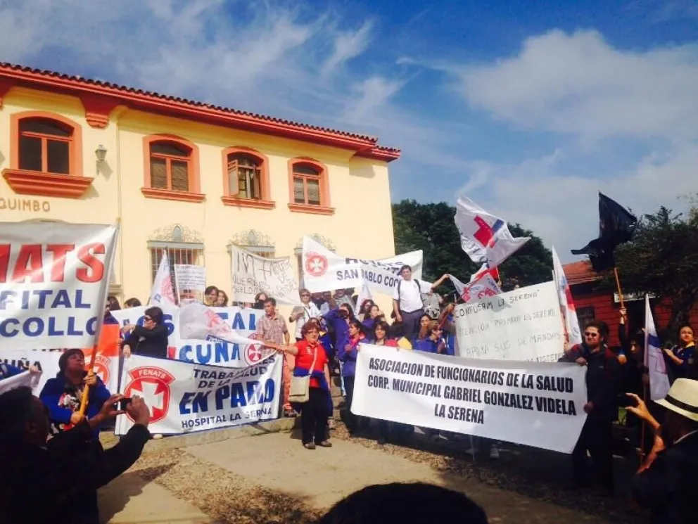 Con una marcha por La Serena finaliza paro de tres días de los trabajadores de la salud